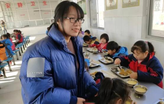 �����С��ͷ�����Сѧ������ʦ